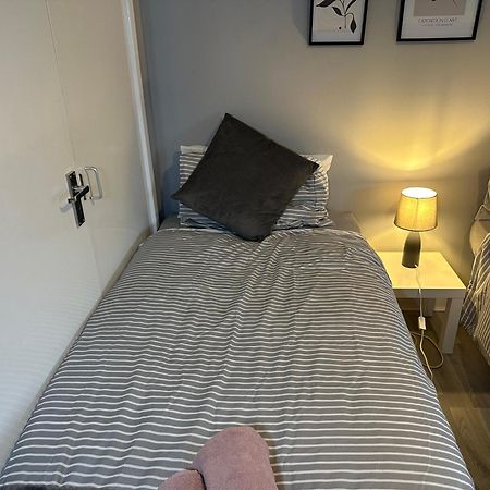 Wembley Serviced Apartment, 20Mins From Central ลอนดอน ภายนอก รูปภาพ